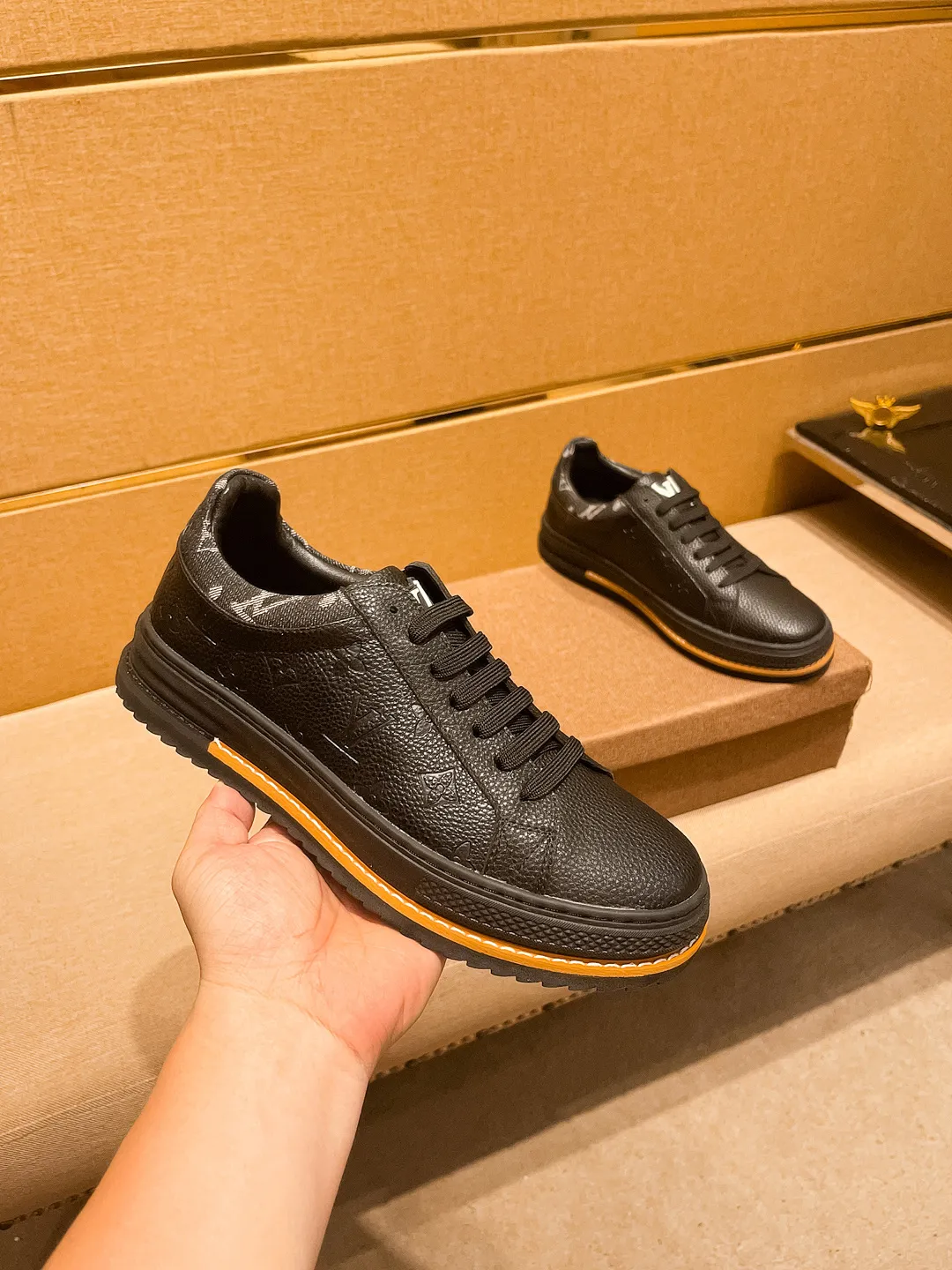 Men's shoes 💰 420💰👍【LV】🔥🔝Louis Vuitton, high-end men's shoes brand, official website 1:1 latest masterpiece: the upper is made of Italian imported first-layer cowhide🔥Official website original special technical cloth fabric matching🔥Original comfortable and breathable lining➕Original designated non-slip outsole🔥Make walking more convenient and comfortable! An exclusive new model, a stunning work, a beautiful 1:1 replica [color] compared to the official quality! Create a fashionable personality to set off your uniqueness! A must-have for trendy men! 🔥, sizes: 38-44. color:.     2⃣️colors available🔥